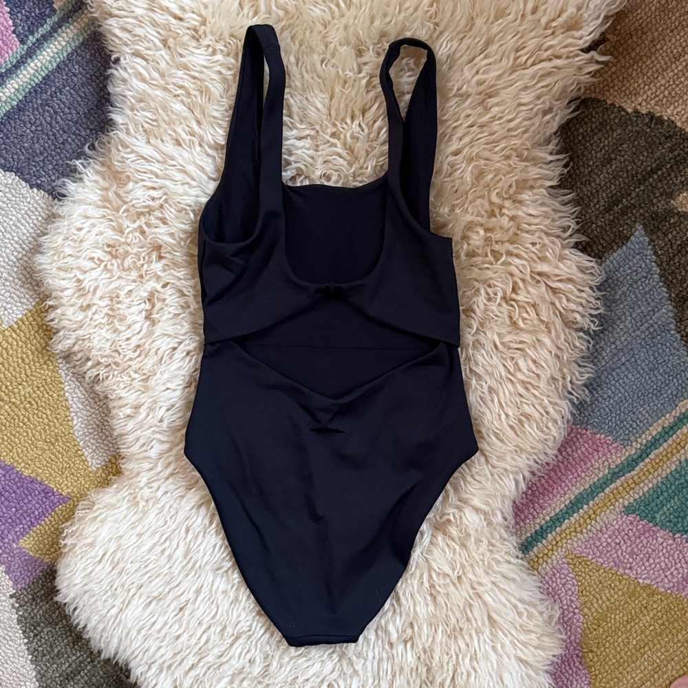 Left On Friday Double Scoop One Piece - Picture 4 of 5